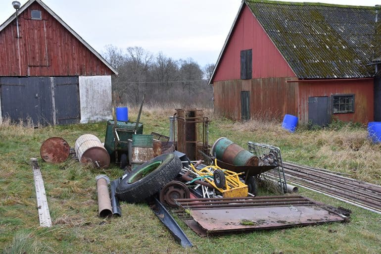 städa en ödegård - järnskrot